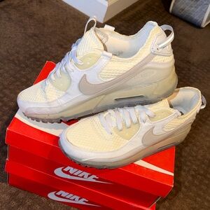 Nike Cream and White Men's Sneakers